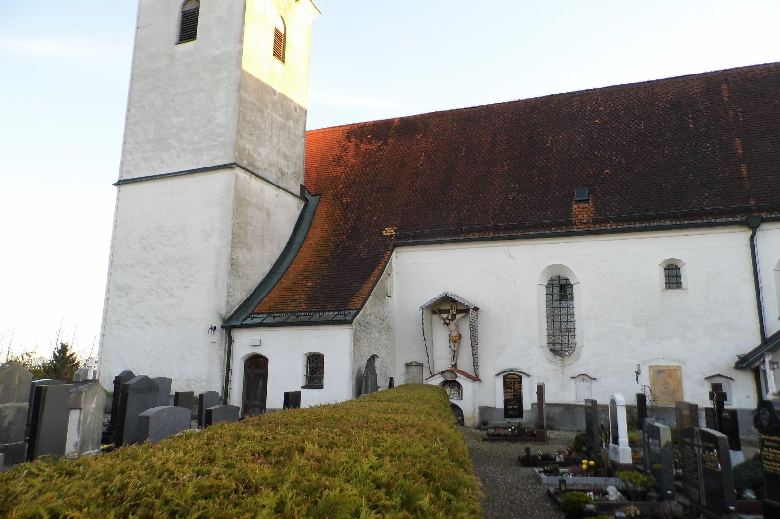 Bild: Pfarrkirche St. Leonhard in Ramerberg