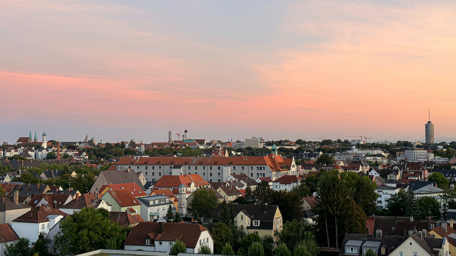 Augsburg – Stadtansicht am Abend. (Foto: CC0 / Wikimedia Commons)