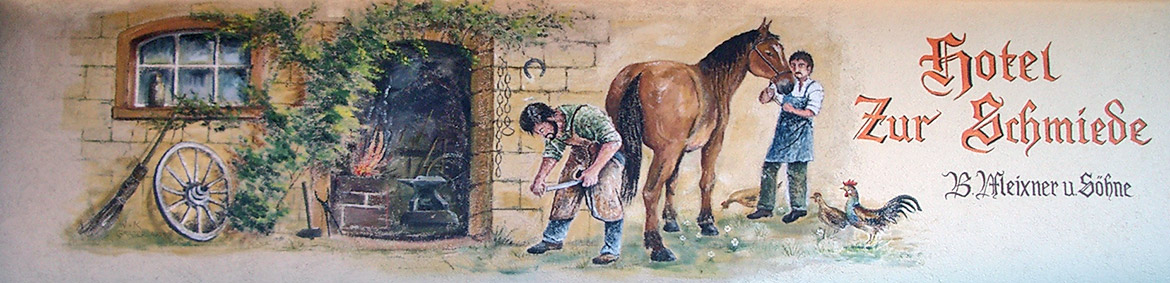 Die historische Schmiede am Ortseingang von Hollerbach