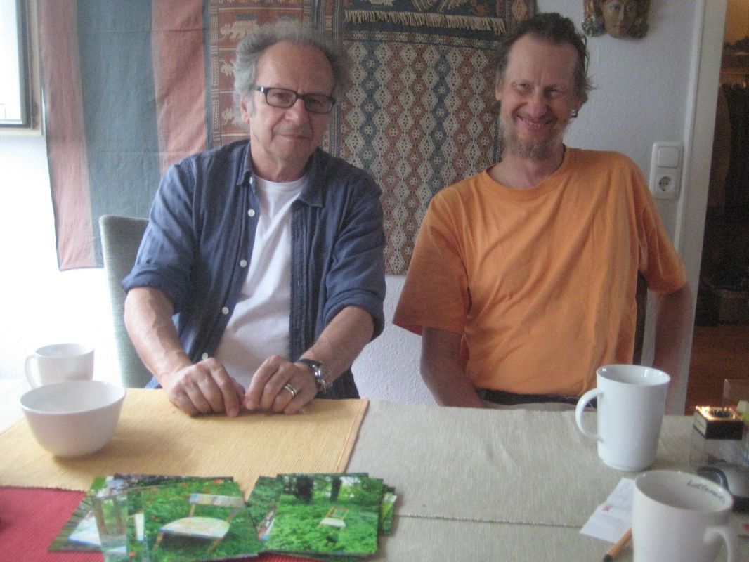 Begegnung mit Claus Fettweiss bei Kaffee und Gespräch in seiner Wohnung