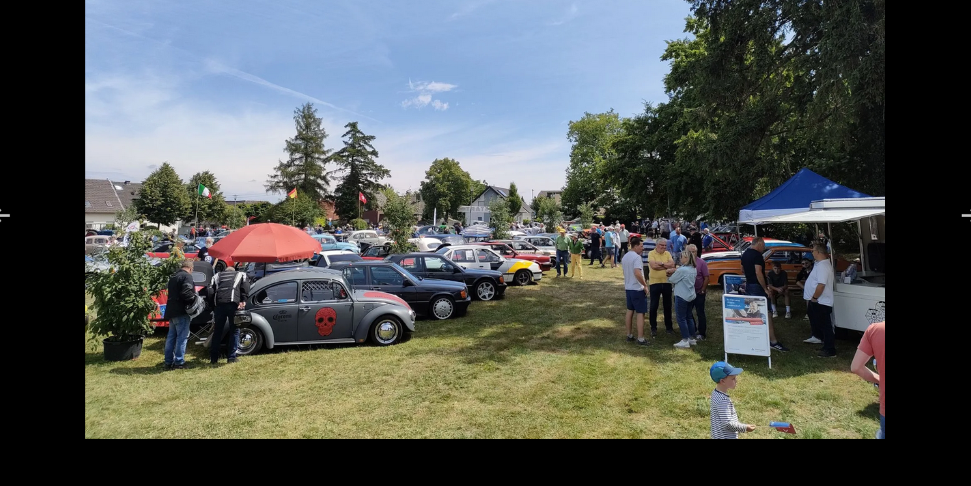 Oldtimertreffen der Veteranenfreunde Wormersdorf mit klassischen Fahrzeugen und Besuchern auf einer Wiese