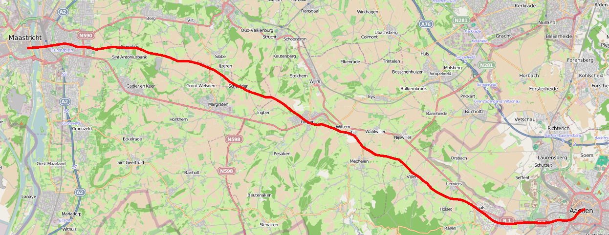 Alte Römerstraße bei Vaals auf leicht ansteigendem Weg durch offene Landschaft