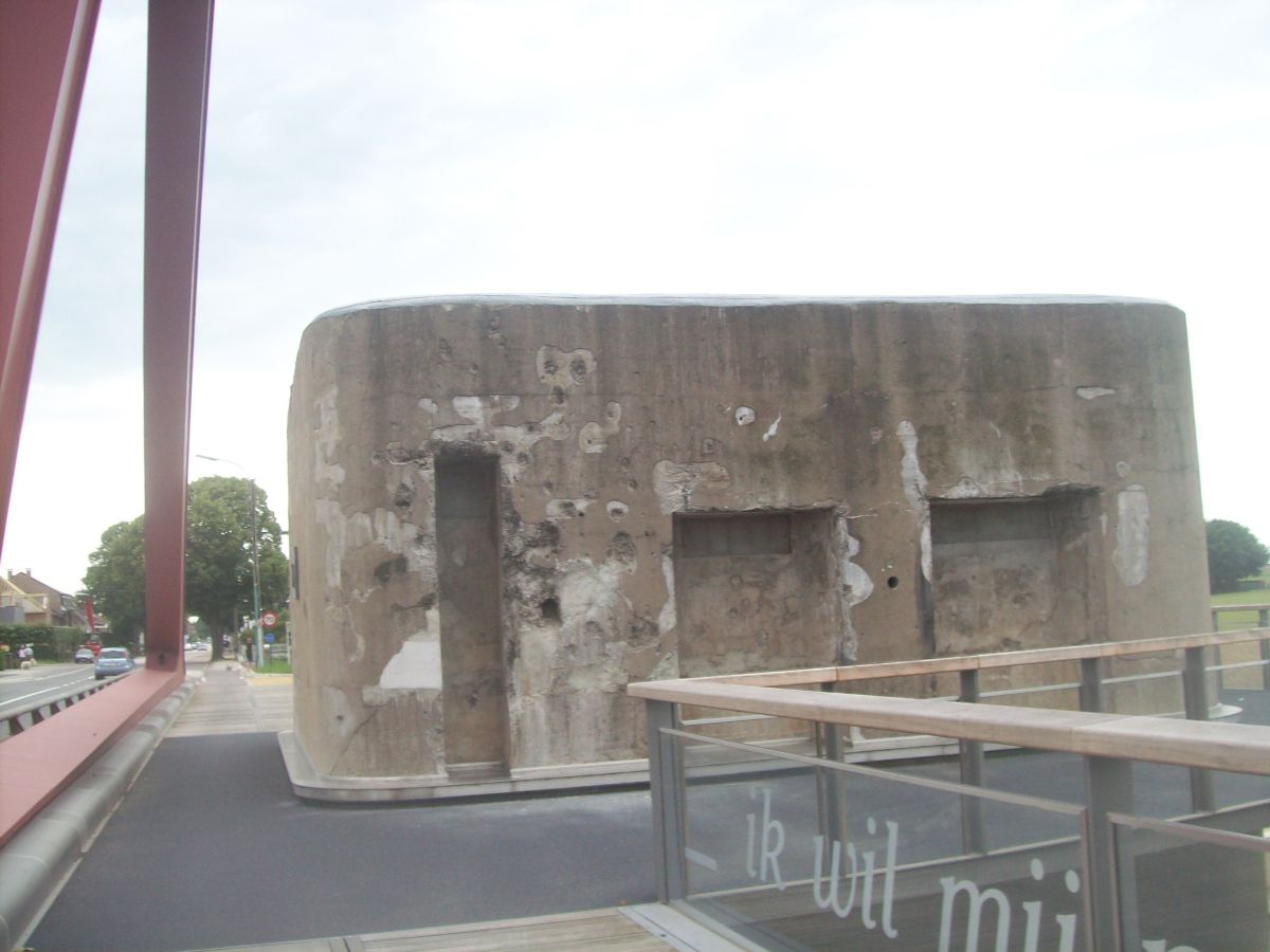 Betonbunker aus dem Zweiten Weltkrieg am Albertkanal