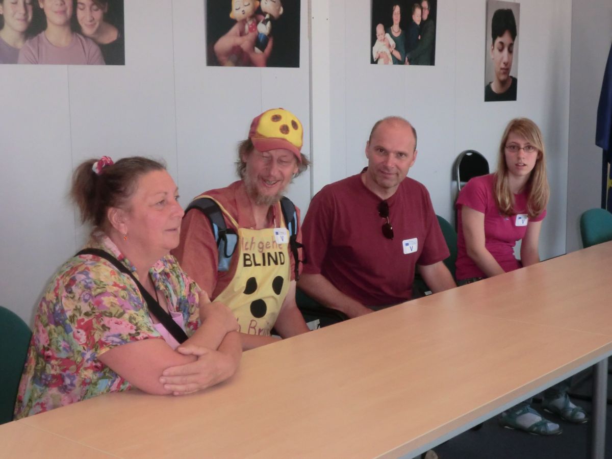 Gesprächsrunde im Besprechungsraum der Europäischen Kommission