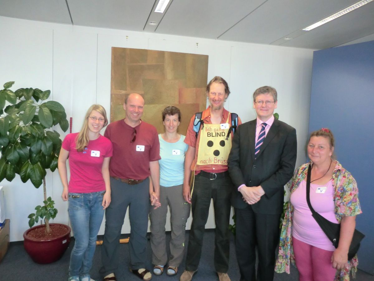 Gruppenfoto nach dem Gespräch in der Europäischen Kommission in Brüssel mit Stefan Nathan Lange und EU-Kommissar László Andor